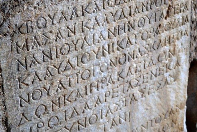 Искусственный интеллект может расшифровывать древние тексты лучше историков