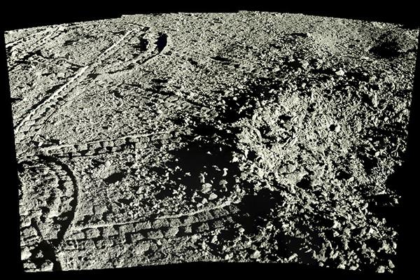 Обратная сторона Луны: китайский зонд прислал новые снимки  