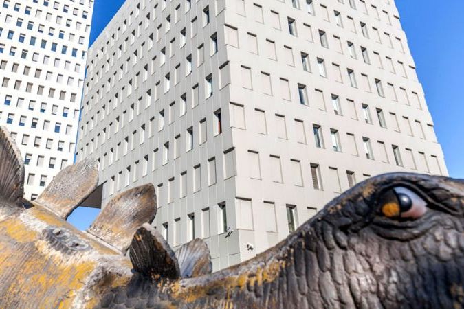 Тело пропавшего мужчины нашли в… статуе динозавра в пригороде Барселоны 