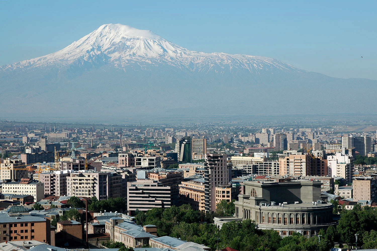 Город буквально пульсирует творческой энергией: российское издание «Афиша» опубликовало инсайдерский гид по Еревану