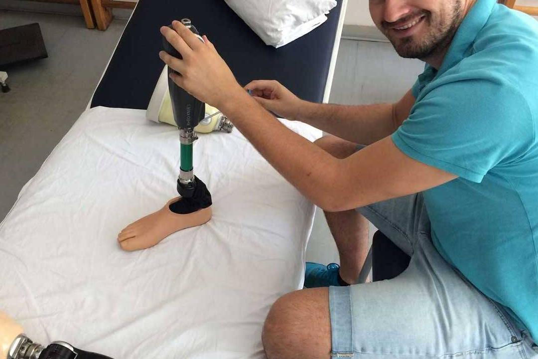 Почувствовать себя увереннее: в Швейцарии разработан бионический протез ноги, позволяющий ощущать шаги