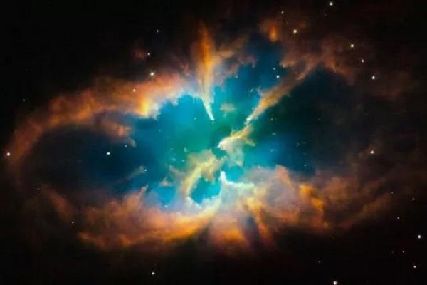 Телескоп Hubble запечатлел завораживающее свечение умирающей звезды