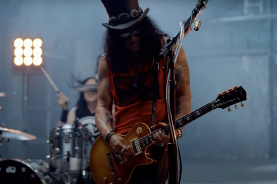 Гитарист Guns N’ Roses Слэш выпустил новый трек с группой Myles Kennedy and The Conspirators и показал клип на него