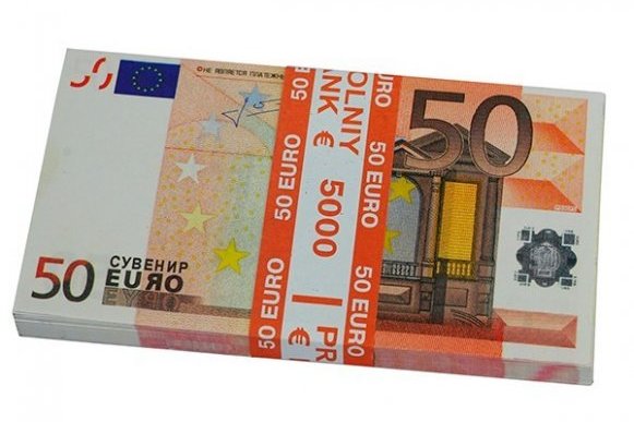 Հայրը դստեր և որդու հետ հուշանվեր «EURO»-ներով գնումներ է կատարել՝ տուժողներին պատճառելով 18 մլն դրամի վնաս․գործը դատարանում է 