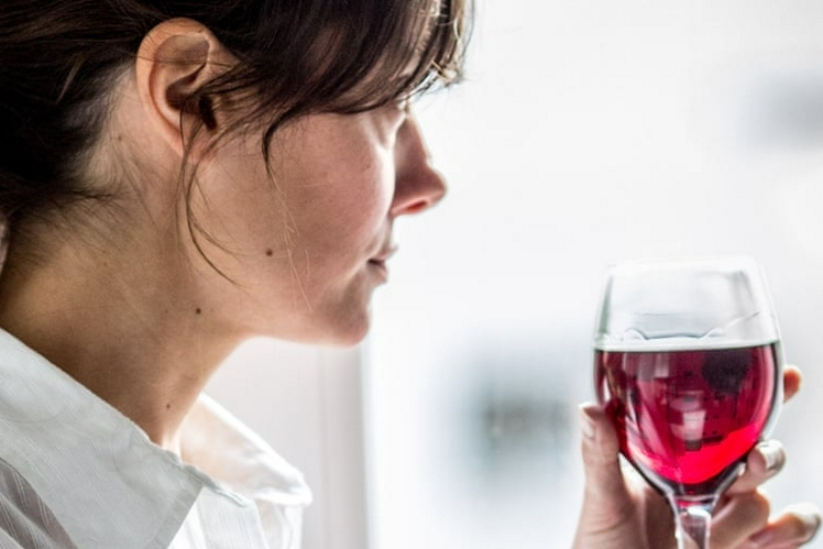 Алкоголь оказывает непосредственное воздействие на объем головного мозга – чем больше пьешь, тем меньше он становится
