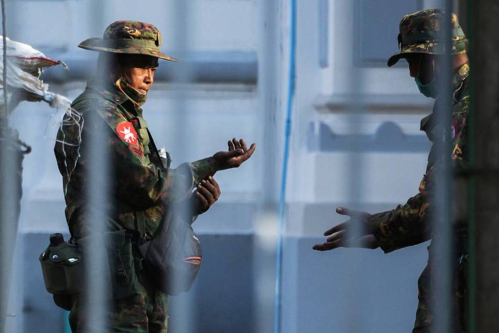 СМИ: военные в Мьянме освободили 400 человек, включая депутатов от правящей партии