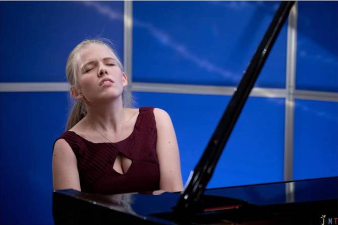 Пианистка Ева Геворгян на музыкальном конкурсе в Чикаго получила Гран-При и специальный приз: члены жюри выразили восхищение 