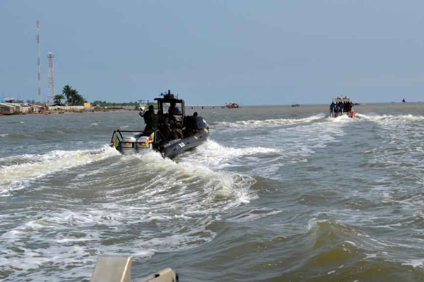 17 моряков попали в плен к пиратам у берегов Камеруна