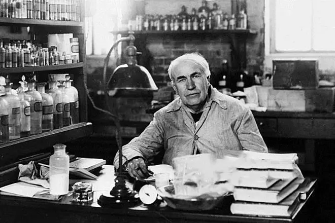 «Я не терпел поражений. Я просто нашёл 10 000 способов, которые не работают»: неожиданные факты из жизни и биографии Томаса Эдисона