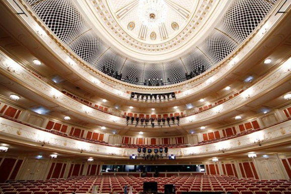 На фоне запрета в Германии крупных массовых мероприятий Берлинская опера даст концерт на собственной парковке