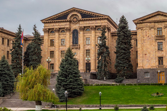 Идёт сбор подписей для созыва внеочередного заседания парламента Армении – депутат