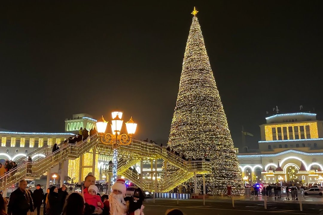 Главная елка Армении заняла второе место в рейтинге самых высоких главных новогодних елок столичных городов стран СНГ  