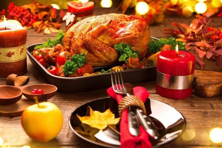 Ешьте, сколько влезет: В Минздраве РФ призвали не ограничивать себя в еде в новогоднюю ночь