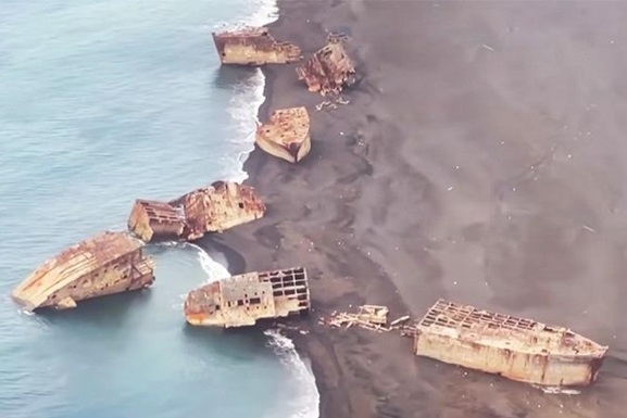 В Японии вулкан поднял на берег затонувшие во время Второй мировой войны «корабли-призраки»