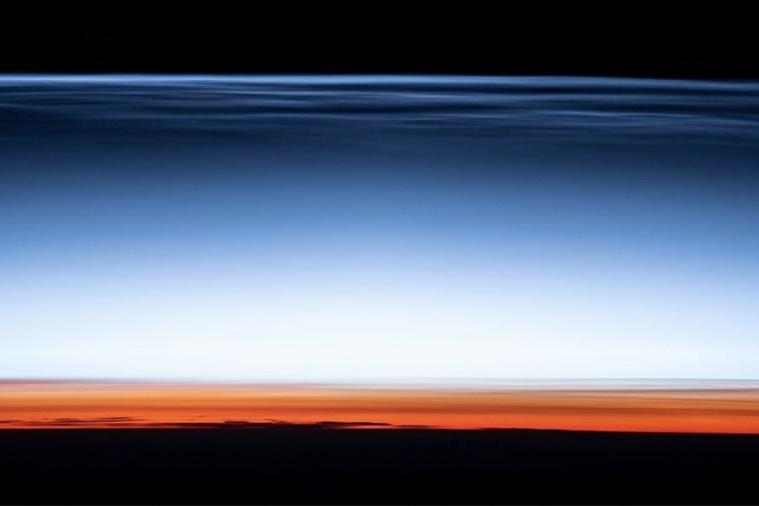 «Oткрытка с края космоса»: NASA опубликовало фотографию с самыми высокими облаками в земной атмосфере