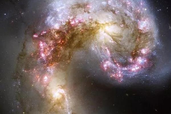 Телескоп Hubble снял редкий космический коллапс – две галактики, разрывающие друг друга в клочья