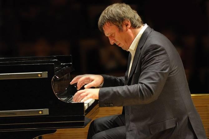 Концерт всемирно известного пианиста Бориса Березовского в Ереване отложен