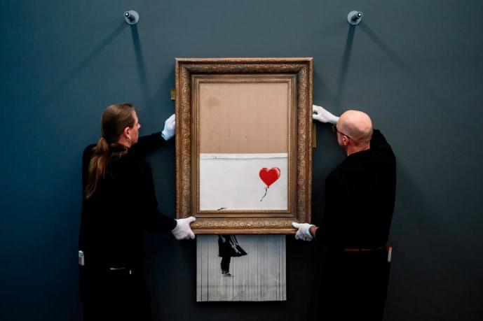 «Уничтоженная» картина Бэнкси «Девочка с шаром» впервые появилась на выставке