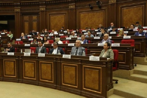 В Стамбул командированы армянские депутаты: Ален Симонян подписал распоряжение