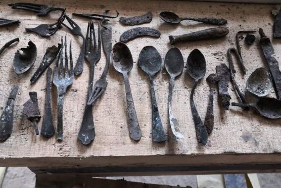 В одной из печей Освенцима нашли десятки предметов, спрятанных узниками 