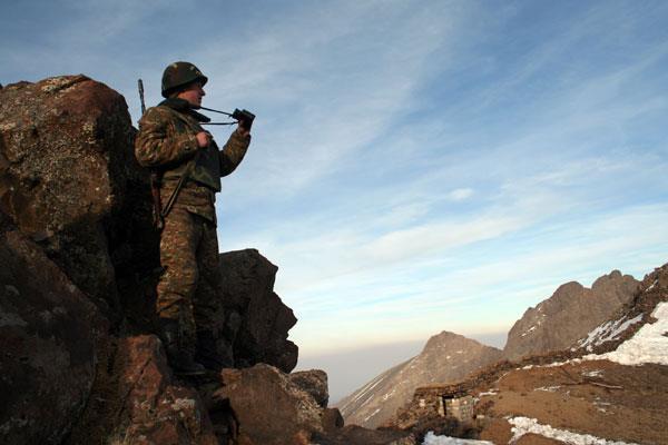 Министр обороны Армении констатирует сравнительно низкий уровень нарушений режима перемирия