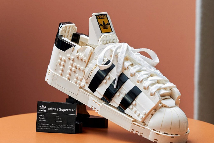 Совместное сотрудничество: LEGO и adidas выпустят конструктор в виде кроссовок Superstar в натуральную величину