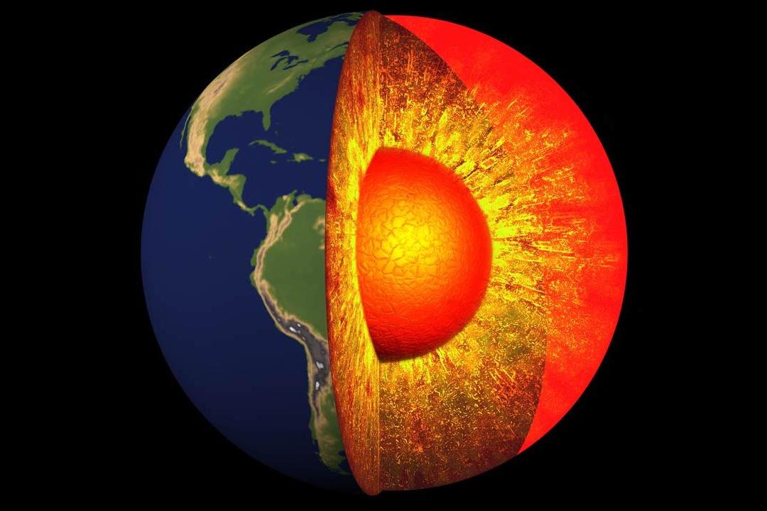 В ядре Земли в течение миллиардов лет происходила «утечка» железа, а затем выбрасывалась на поверхность с вулканической лавой: исследование 