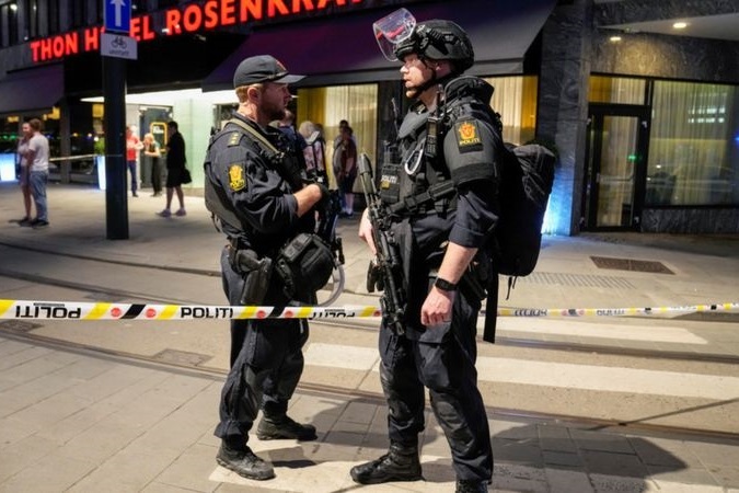 Стрельба в трех заведениях в центре Осло: 2 человека погибли, 21 получил ранения, подозреваемый обвинен в терроризме
