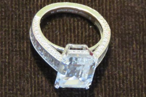 Власти Великобритании конфисковали кольцо Cartier 8,9 карата у жены бывшего главы Межбанка Азербайджана