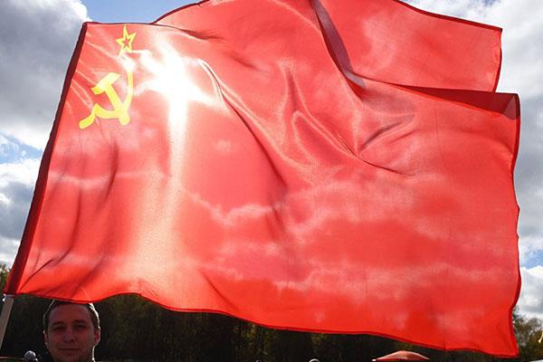 Загадочное происшествие: над зданием муниципалитета в шведской коммуне Тэбю неизвестные подняли флаг СССР