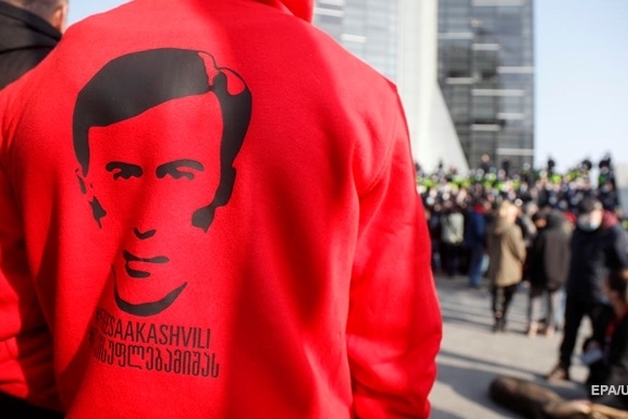 В Грузии уже десять депутатов парламента объявили голодовку в поддержку Михаила Саакашвили 