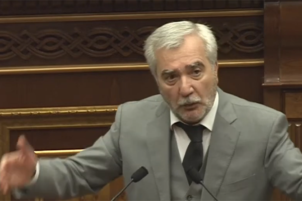 Եթե Ա. Քոչարյանն իրոք մտածում է, որ «բանակ էլ, համարյա էդպիսին, չկա», ապա ՊՆ-ն կուղեկցի նրան ստորաբաժանումներ, պայմանով, որ նա ներողություն կխնդրի բոլորից. ՀՀ ՊՆ