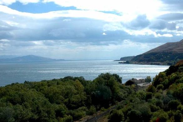 На прибрежной территории Севана государство выявило 770 га территории, подлежащей очистке