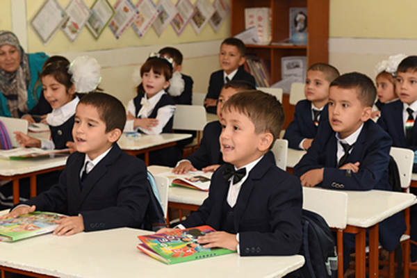 Россия отправила миллион долларов школьникам Таджикистана