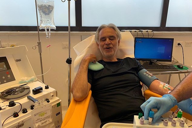 «Почти бессимптомно»: Андреа Бочелли рассказал, что еще в марте перенес коронавирусную инфекцию и стал донором плазмы