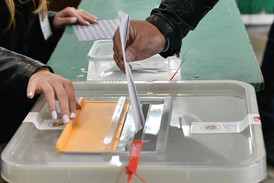 Лица без гражданства Армении могут принять участие в столичных выборах при наличии годичной прописки