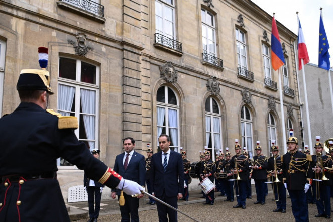 Себастьен Лекорню: Франция направит делегацию в Армению для оценки ситуации