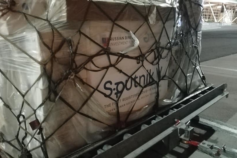 Sputnik V պատվաստանյութի առաջին խմբաքանակը՝ 15 հազար դեղաչափ, Հայաստանում է