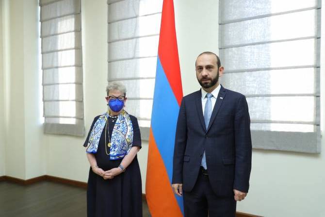 Арарат Мирзоян и Андреа Викторин обсудили вопрос армянских военнопленных