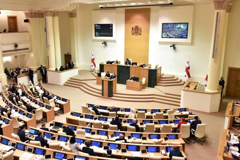 Заседание парламента Грузии сорвано из-за запаха фекалий