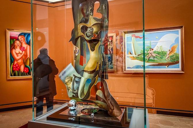 В Музее Пикассо в Париже представлена пространственная картина Ерванда Кочара