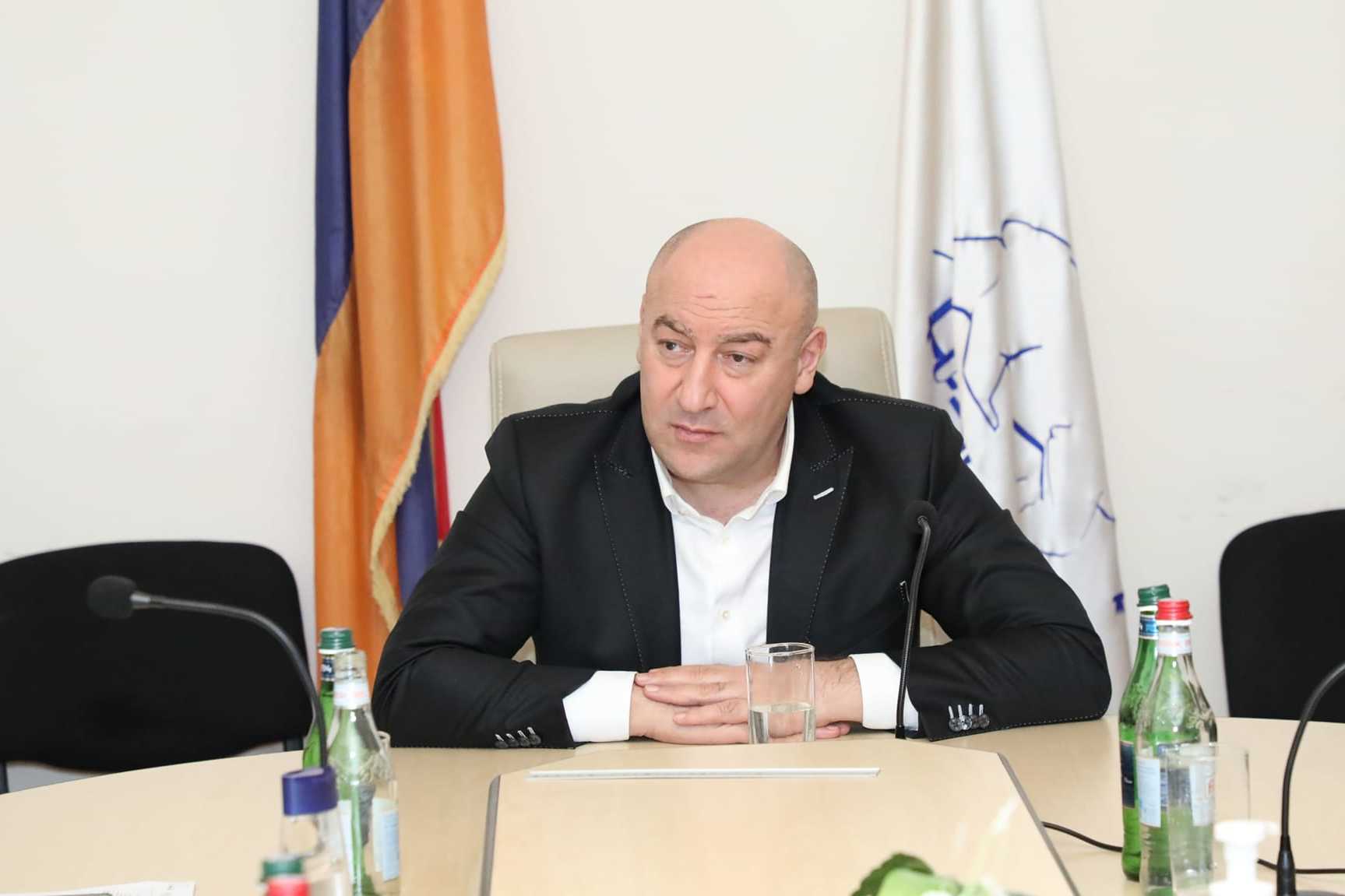 После освобождения из-под ареста мэр Каджарана Сюникской области Армении вернулся к работе