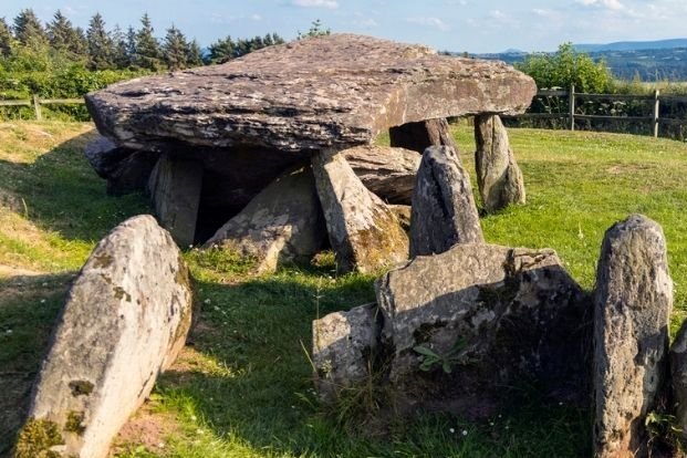 Археологи выяснили, как появился Камень Артура – знаменитый памятник эпохи неолита