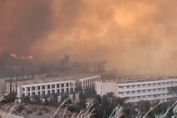 В Греции бушуют лесные пожары: эвакуированы тысячи человек
