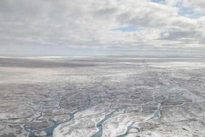 Под ледником Гренландии ученые обнаружили обнаружили 56 затерянных озер 