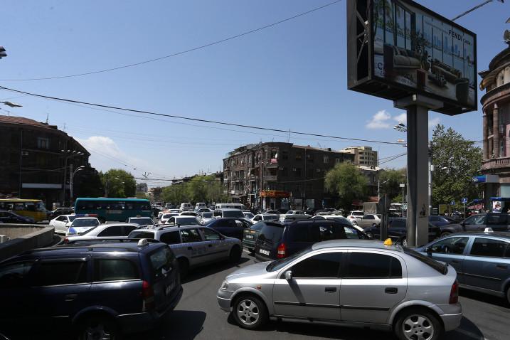 Таксисты перекрыли центральные улицы Еревана