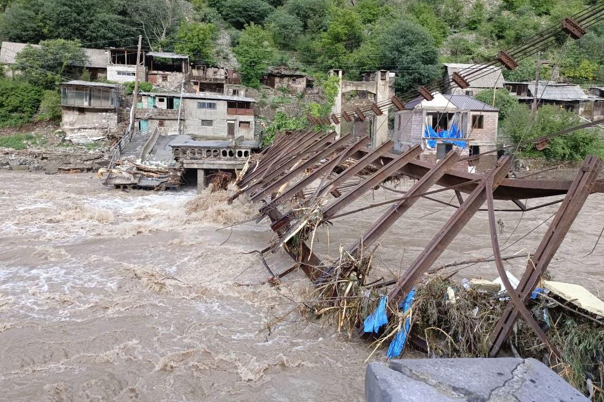 В Лори и Тавуше в результате разлива рек разрушились 17 мостов