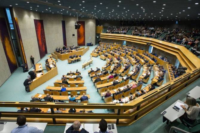 Парламент Нидерландов принял резолюцию, осуждающую милитаристскую риторику Турции 
