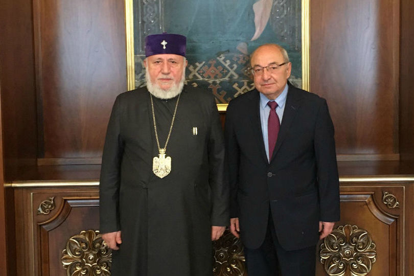 Католикос всех армян встретился с Вазгеном Манукяном 