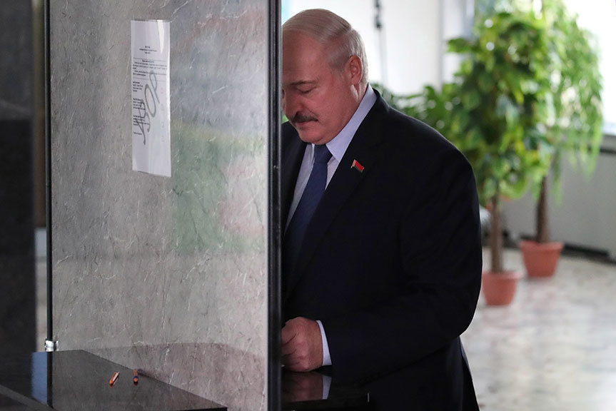 Хакеры взломали сайт МВД Беларуси и объявили Лукашенко в розыск